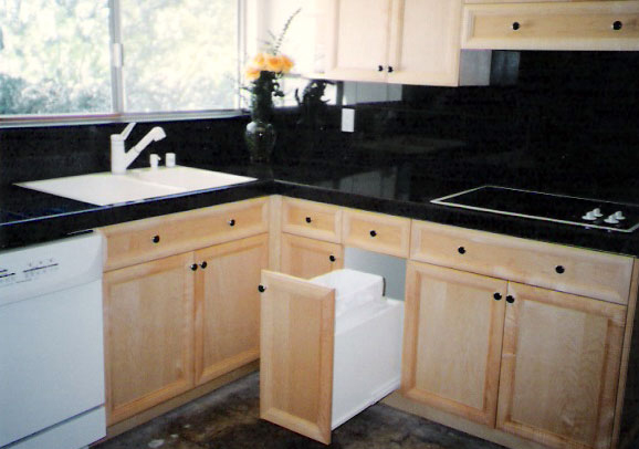 Simple kitchen design by Maurer Construction, San Diego