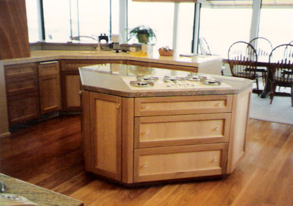 Sleek kitchen with custom cabinets by Maurer Construction, San Diego